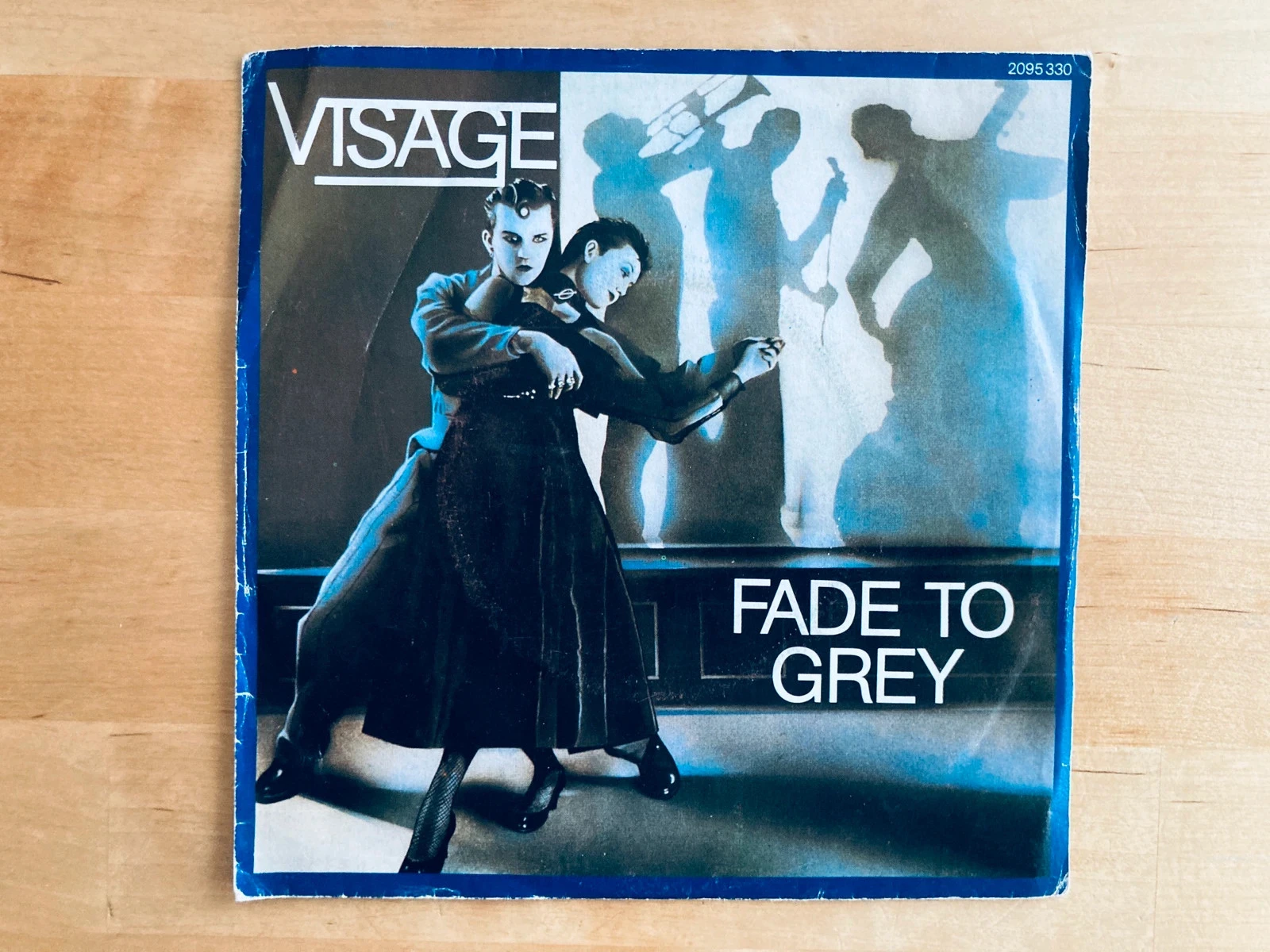 Disque vinyle 45T Visage Fade to Grey.
